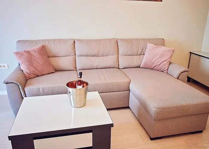 Alexis Neversea Daire